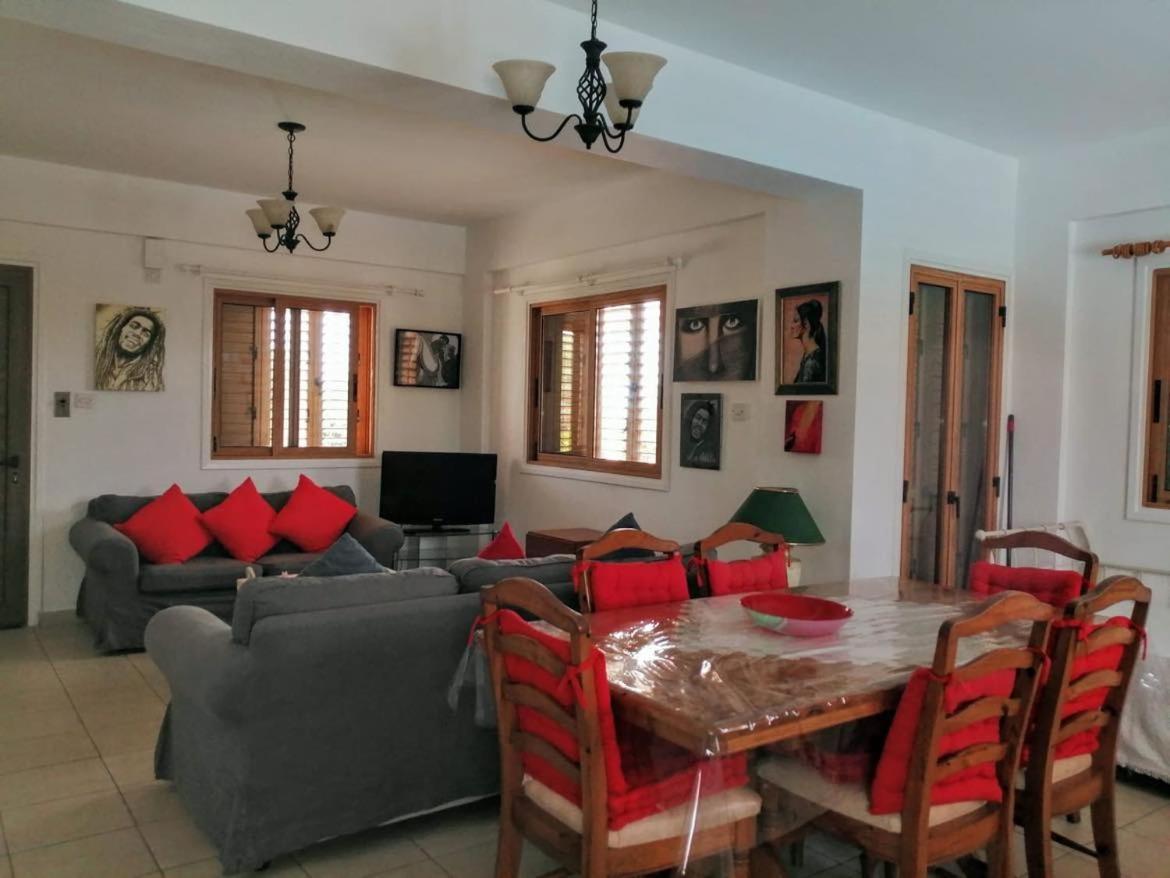 Villa Elena Gardens *